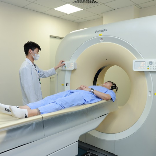 Tầm soát ung thư sớm cho người nhiễm HIV: Chìa khóa bảo vệ sức khỏe và kéo dài tuổi thọ- Ảnh 1.