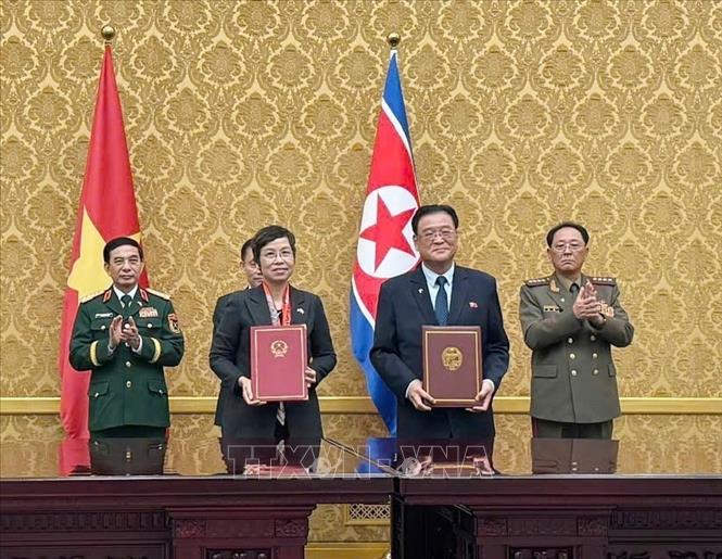 Lễ ký kết các văn kiện hợp tác song phương Việt Nam – Triều Tiên- Ảnh 9. Lễ ký kết các văn kiện hợp tác song phương Việt Nam – Triều Tiên- Ảnh 9.