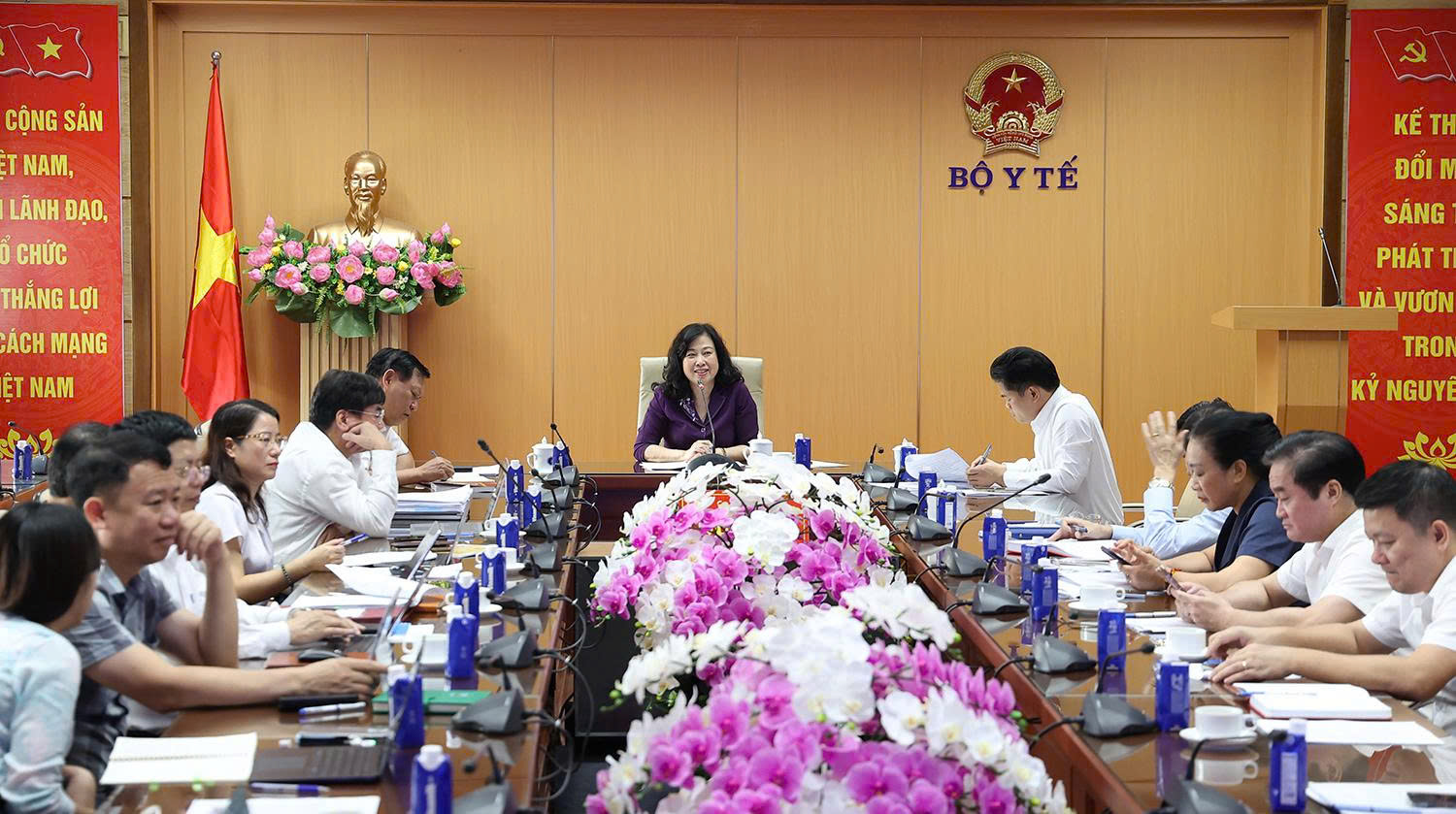 Bộ trưởng Đào Hồng Lan: Công tác chuẩn bị Đại hội Thi đua Yêu nước ngành Y tế phải chu đáo, tôn vinh cơ sở- Ảnh 1. Bộ trưởng Đào Hồng Lan: Công tác chuẩn bị Đại hội Thi đua Yêu nước ngành Y tế phải chu đáo, tôn vinh cơ sở- Ảnh 1.