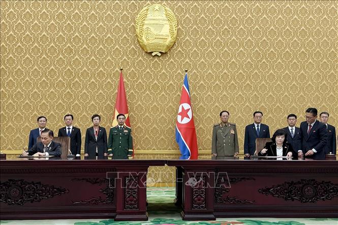 Lễ ký kết các văn kiện hợp tác song phương Việt Nam – Triều Tiên- Ảnh 1. Lễ ký kết các văn kiện hợp tác song phương Việt Nam – Triều Tiên- Ảnh 1.