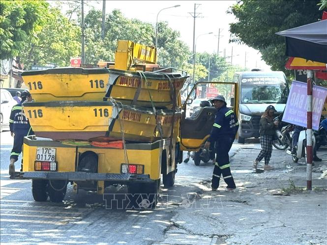 'Rốn lũ' Trung Giã: Nước rút chậm, hơn 4.000 hộ dân bị cô lập giữa biển nước- Ảnh 3. 'Rốn lũ' Trung Giã: Nước rút chậm, hơn 4.000 hộ dân bị cô lập giữa biển nước- Ảnh 3.