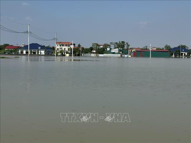 'Rốn lũ' Trung Giã: Nước rút chậm, hơn 4.000 hộ dân bị cô lập giữa biển nước- Ảnh 1. 'Rốn lũ' Trung Giã: Nước rút chậm, hơn 4.000 hộ dân bị cô lập giữa biển nước- Ảnh 1.