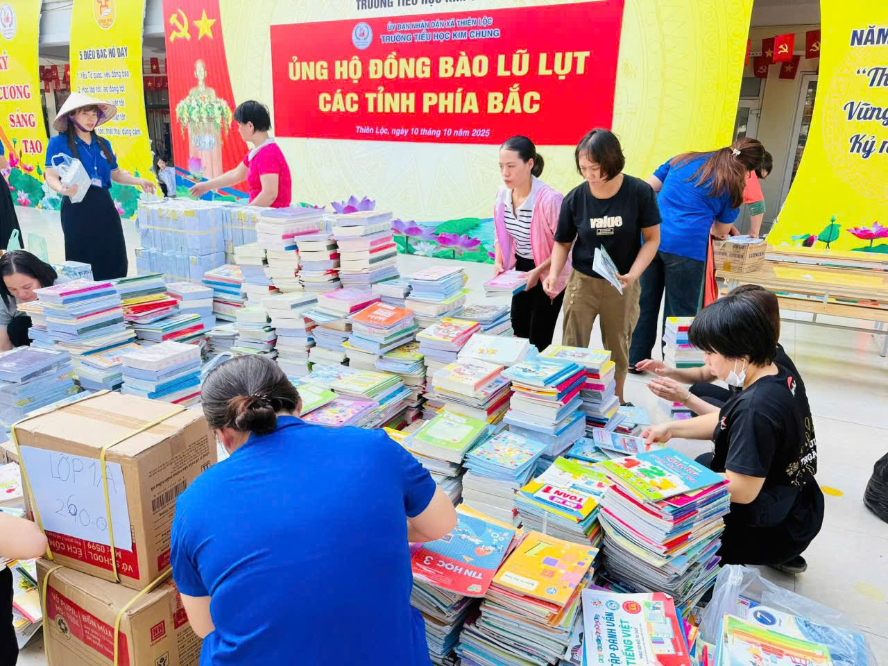 Trường học Hà Nội chung tay hướng về đồng bào vùng lũ- Ảnh 6. Trường học Hà Nội chung tay hướng về đồng bào vùng lũ- Ảnh 6.