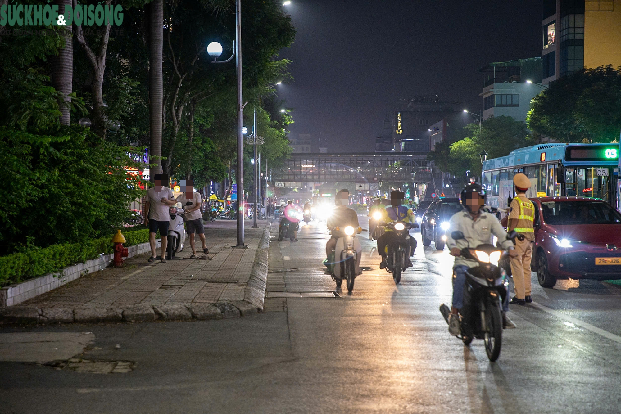 Thấy CSGT, nhiều người quay đầu, leo vỉa hè vẫn không thoát kiểm tra nồng độ cồn- Ảnh 6.