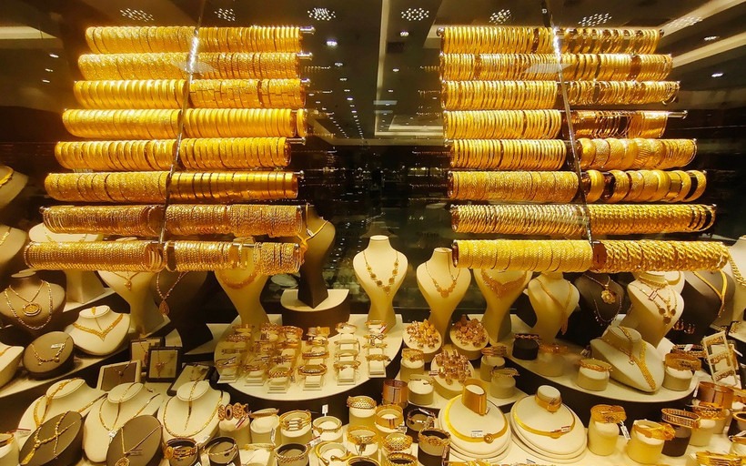 Giá vàng hôm nay ngày 12/10 chốt tuần tăng rất mạnh, người mua lãi đậm- Ảnh 2.