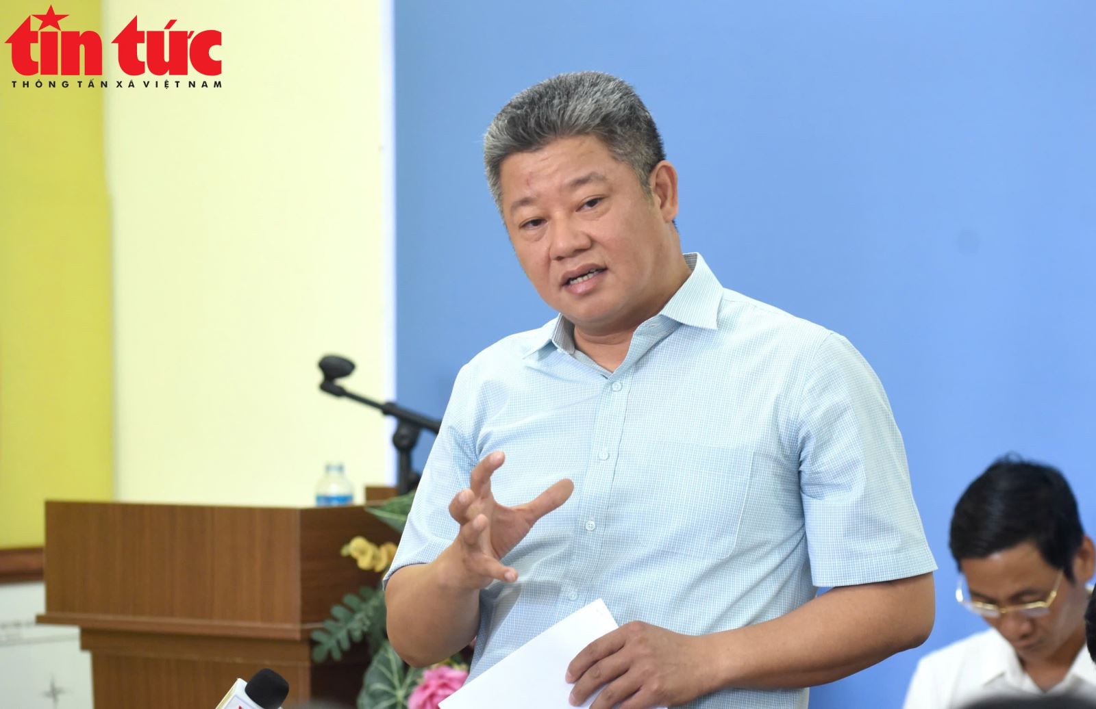 Chủ tịch UBND TP Hà Nội Trần Sỹ Thanh kiểm tra vùng ngập tại xã Trung Giã và Đa Phúc- Ảnh 1.