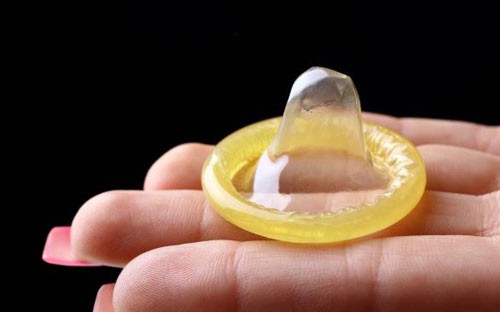 Bao cao su giúp ngăn ngừa lây nhiễm HIV như thế nào?