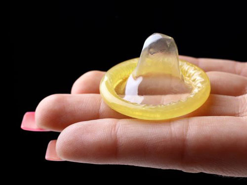 Bao cao su giúp ngăn ngừa lây nhiễm HIV như thế nào?- Ảnh 2.