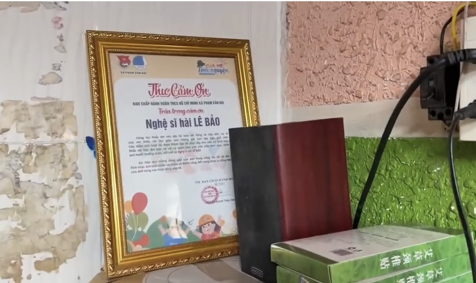 Một nghệ sĩ hài miền Nam tuổi xế chiều sống tạm ở nhà kho, không show, gặp khó khăn về sức khỏe- Ảnh 4.