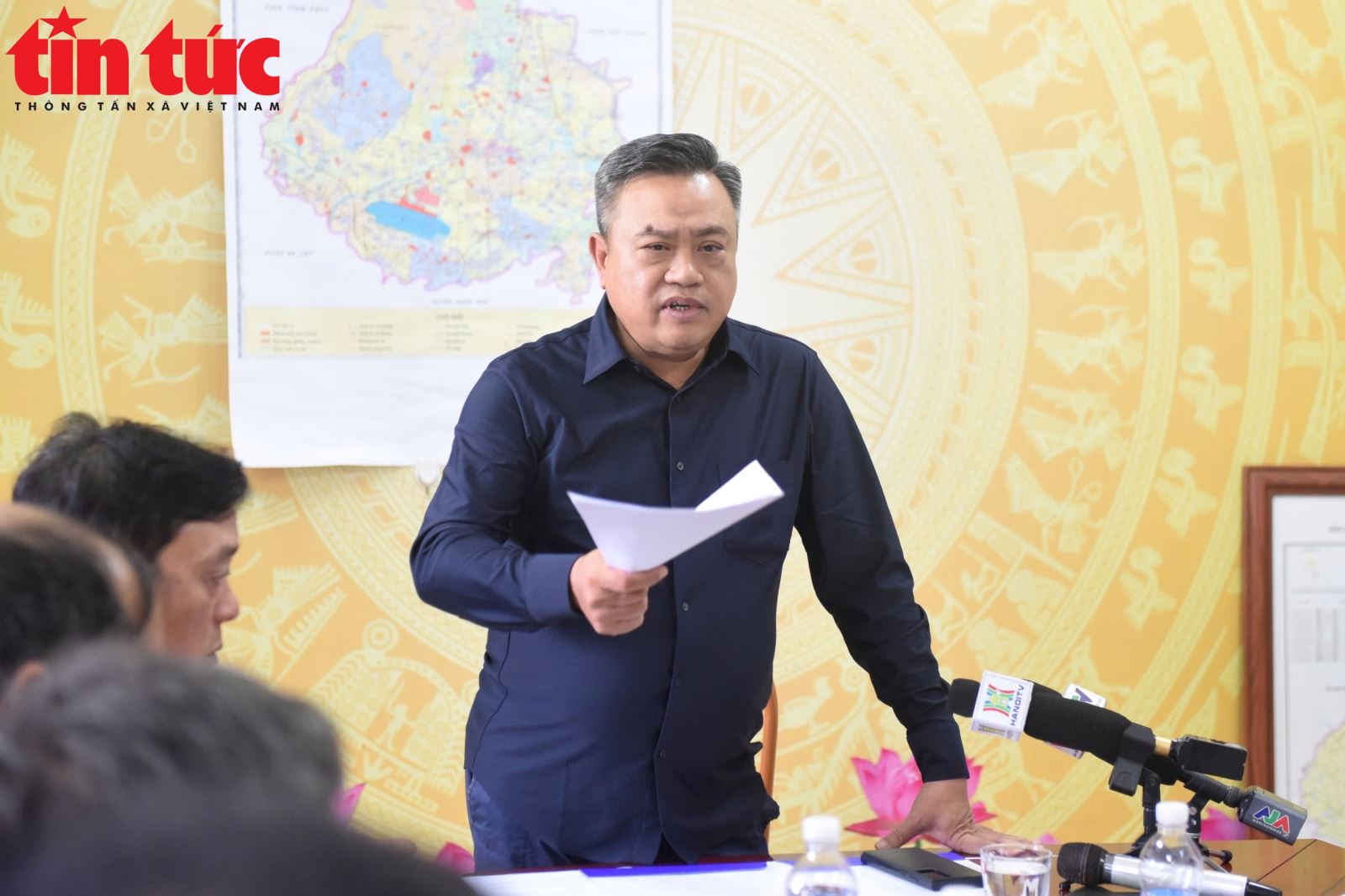 Chủ tịch UBND TP Hà Nội Trần Sỹ Thanh kiểm tra vùng ngập tại xã Trung Giã và Đa Phúc- Ảnh 2.