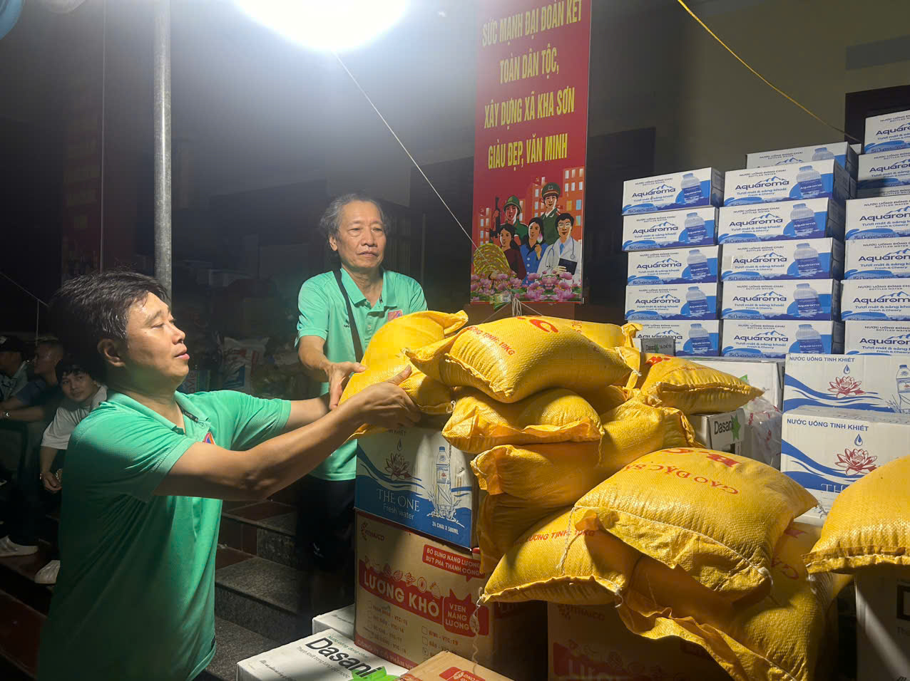 Những tấm lòng nghệ sĩ tiếp sức cho vùng lũ Thái Nguyên- Ảnh 4.