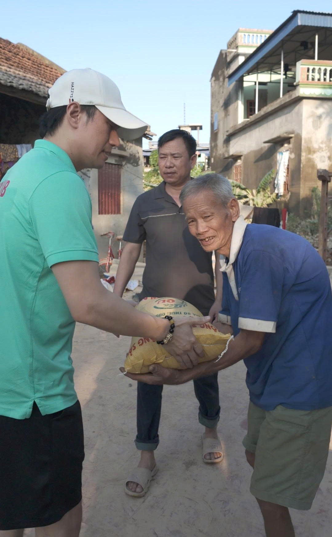 Những tấm lòng nghệ sĩ tiếp sức cho vùng lũ Thái Nguyên- Ảnh 2.