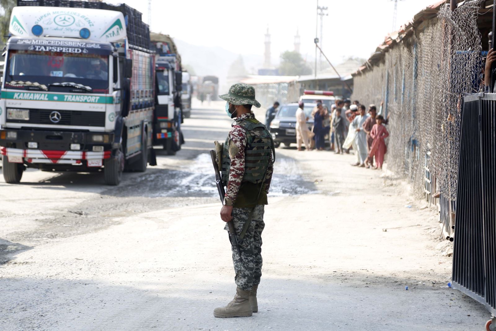 Xung đột biên giới Pakistan – Afghanistan bùng phát dữ dội khiến hàng trăm binh sĩ thiệt mạng- Ảnh 1.