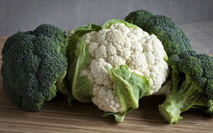 4 loại thực phẩm giàu hợp chất chống oxy hóa bảo vệ mạch máu- Ảnh 4. 5 loại rau giúp hạ cholesterol xấu bảo vệ sức khỏe tim mạch