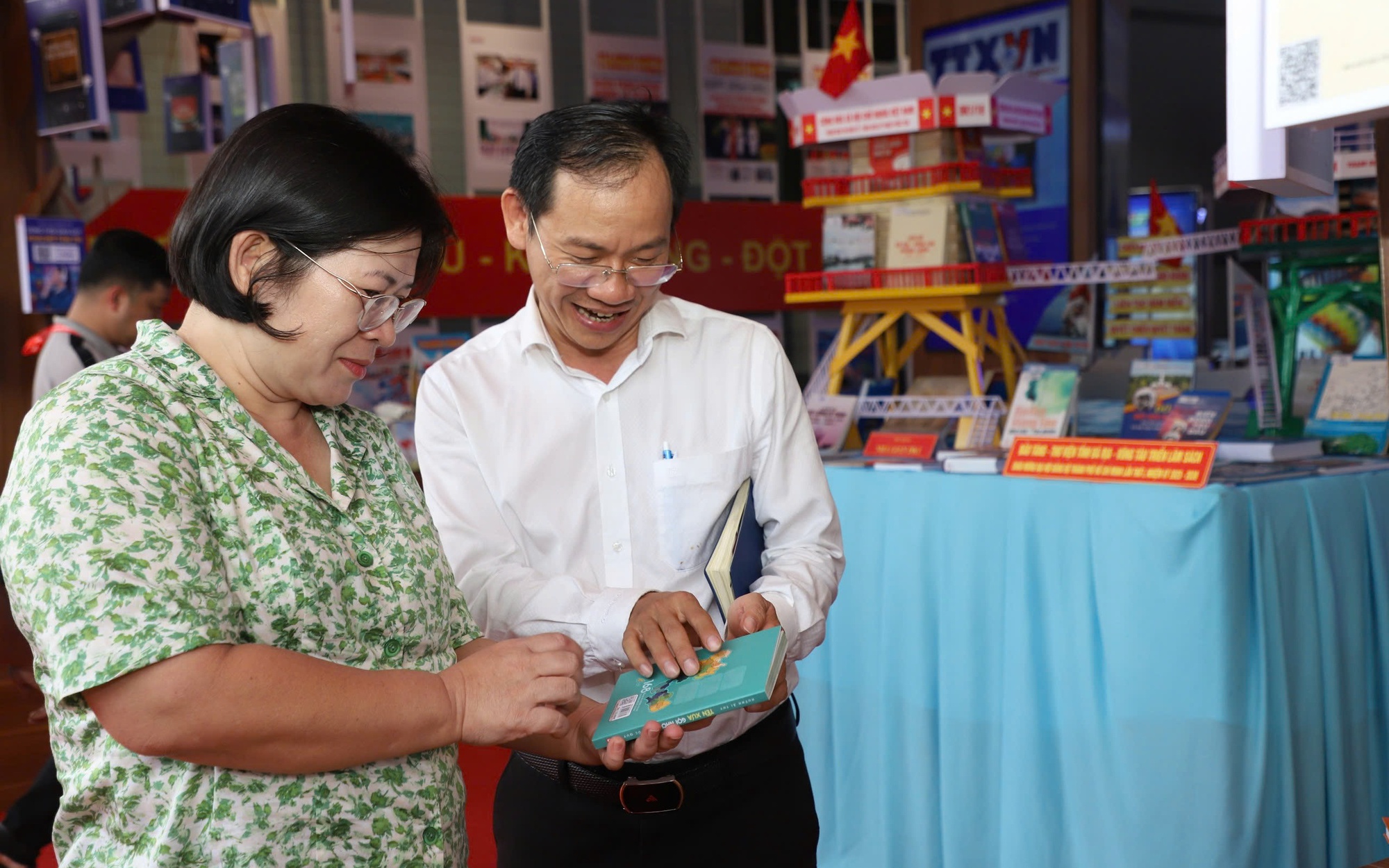TPHCM trao tặng Không gian 'Cây tri thức' và 126.000 quyển sách tại Học viện Cán bộ- Ảnh 4.