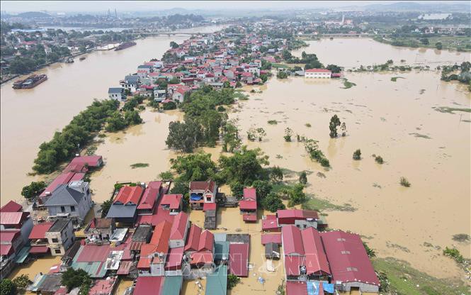Bắc Ninh: Hơn 700 hộ dân xã Tiên Lục vẫn bị cô lập do mưa lũ