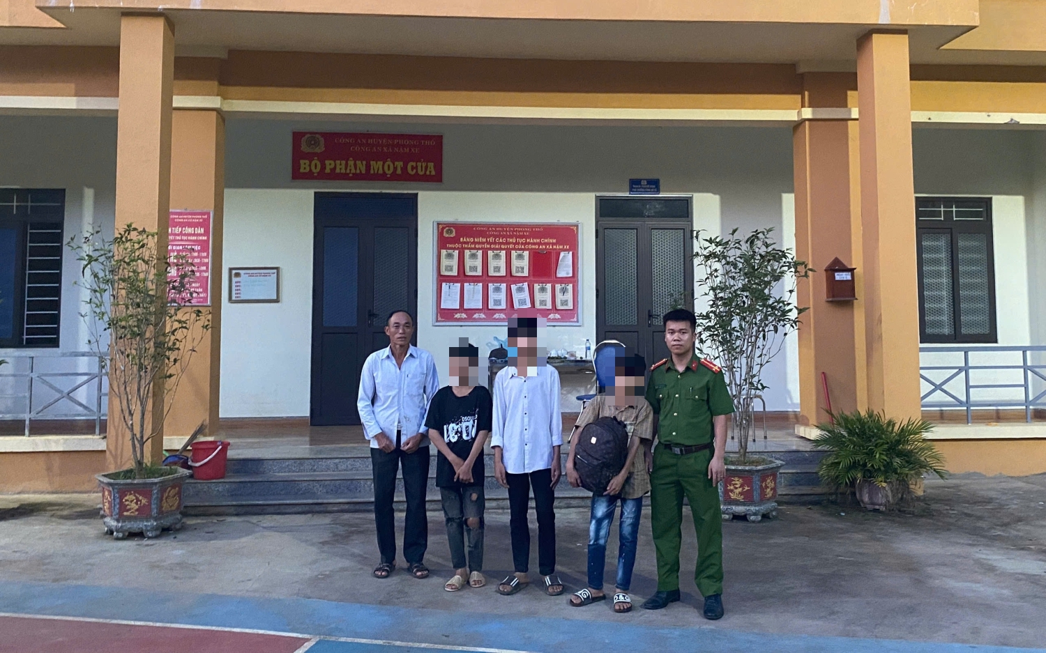 Nghe lời người lạ trên mạng, 3 học sinh nhỏ tuổi bỏ nhà đi "lập nghiệp"