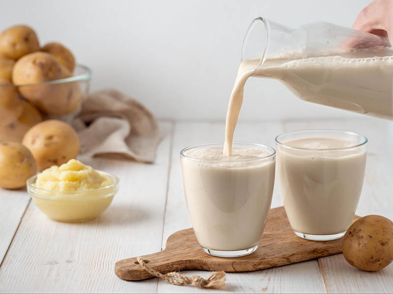 Mặt nạ từ khoai tây và sữa tươi đánh bay vẻ mệt mỏi, giúp làn da sáng bừng sau Tết- Ảnh 2.