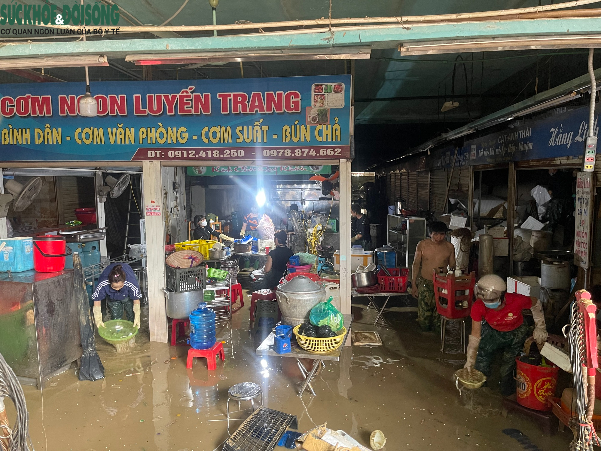 Thái Nguyên sau ngập lụt: Tiểu thương khóc ròng giữa bùn đất, thiệt hại hàng tỷ đồng- Ảnh 3. Thái Nguyên sau ngập lụt: Tiểu thương khóc ròng giữa bùn đất, thiệt hại hàng tỷ đồng- Ảnh 3.