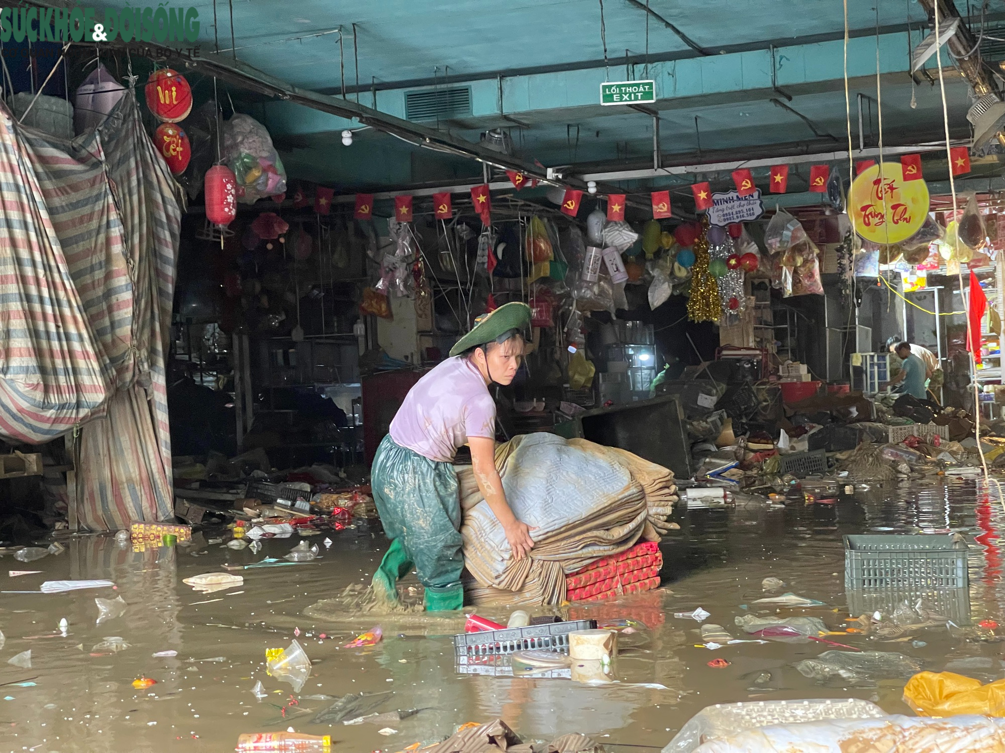 Thái Nguyên sau ngập lụt: Tiểu thương khóc ròng giữa bùn đất, thiệt hại hàng tỷ đồng- Ảnh 5. Thái Nguyên sau ngập lụt: Tiểu thương khóc ròng giữa bùn đất, thiệt hại hàng tỷ đồng- Ảnh 5.