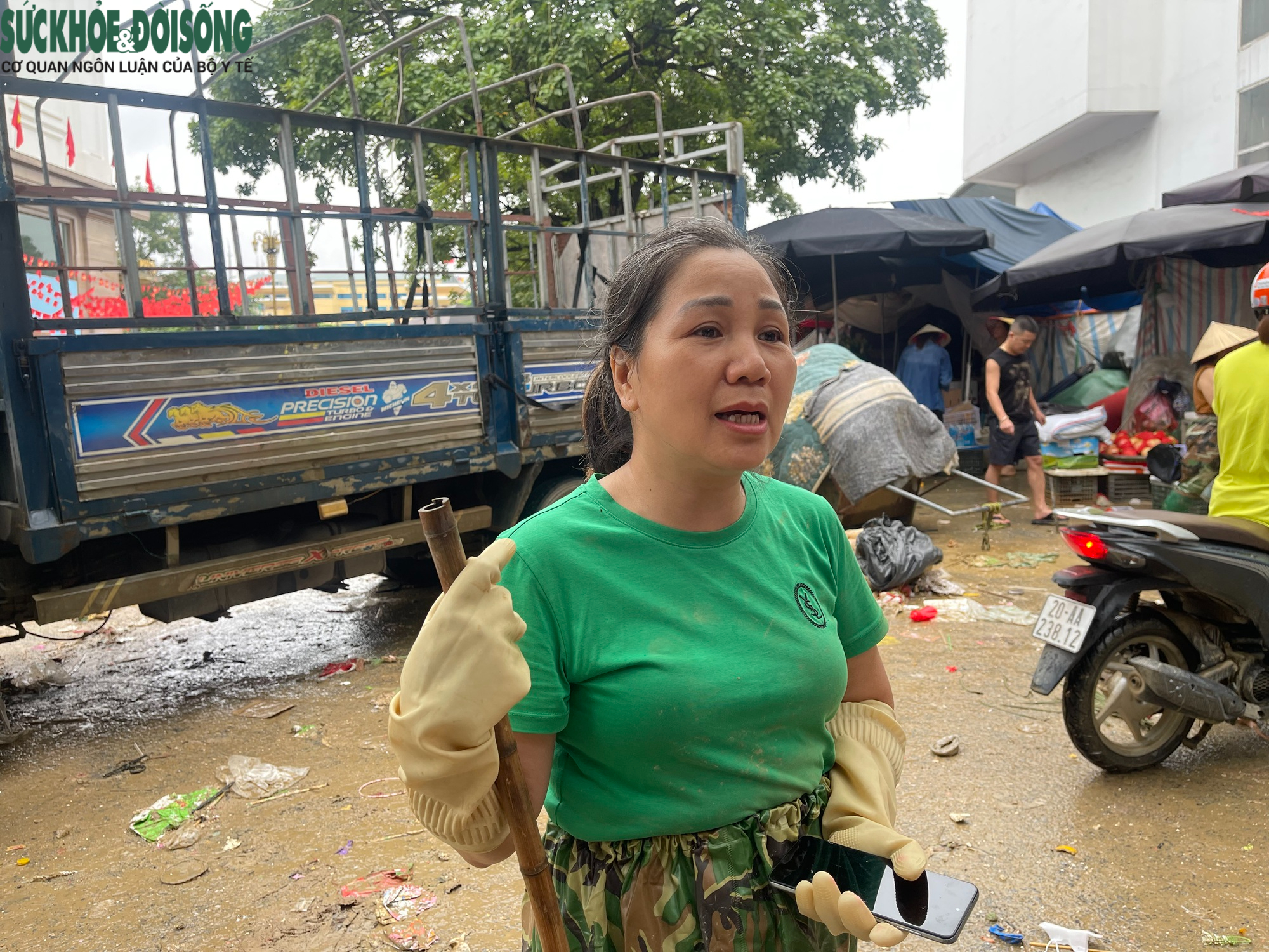 Thái Nguyên sau ngập lụt: Tiểu thương khóc ròng giữa bùn đất, thiệt hại hàng tỷ đồng- Ảnh 7. Thái Nguyên sau ngập lụt: Tiểu thương khóc ròng giữa bùn đất, thiệt hại hàng tỷ đồng- Ảnh 7.