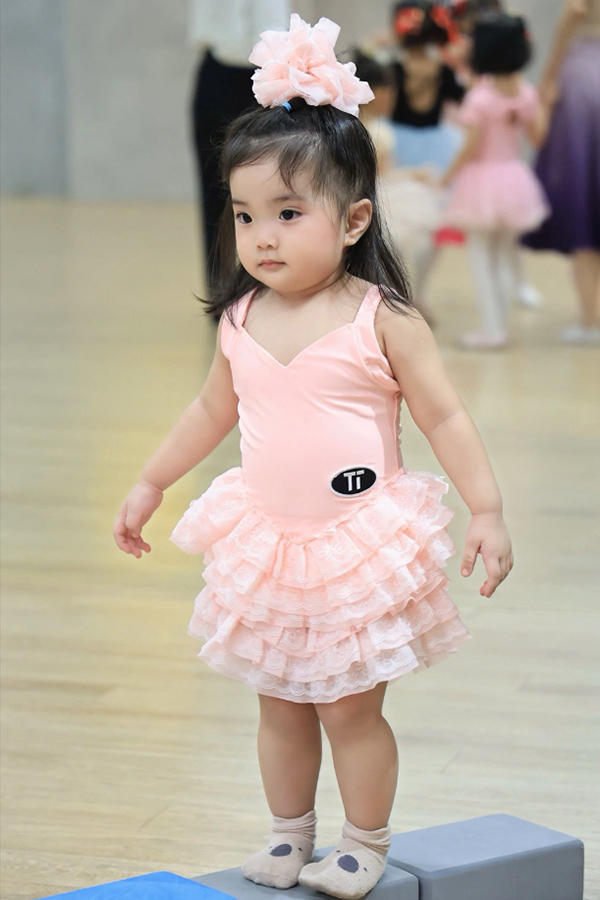 Lisa - con gái út nhà Khánh Thi - Phan Hiển thừa hưởng gen tài năng của bố mẹ- Ảnh 2. Lisa - con gái út nhà Khánh Thi - Phan Hiển thừa hưởng gen tài năng của bố mẹ- Ảnh 2.