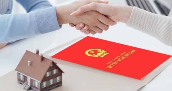 Đề xuất bỏ công chứng, xác nhận tình trạng hôn nhân khi mua bán nhà đất, ô tô- Ảnh 1. Đề xuất bỏ công chứng, xác nhận tình trạng hôn nhân khi mua bán nhà đất, ô tô- Ảnh 1.