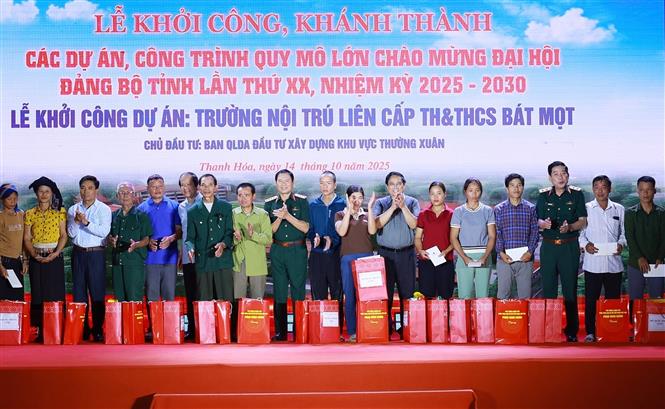 Thủ tướng Phạm Minh Chính dự khởi công trường học tại xã biên giới Bát Mọt, tỉnh Thanh Hoá- Ảnh 5. Thủ tướng Phạm Minh Chính dự khởi công trường học tại xã biên giới Bát Mọt, tỉnh Thanh Hoá- Ảnh 5.
