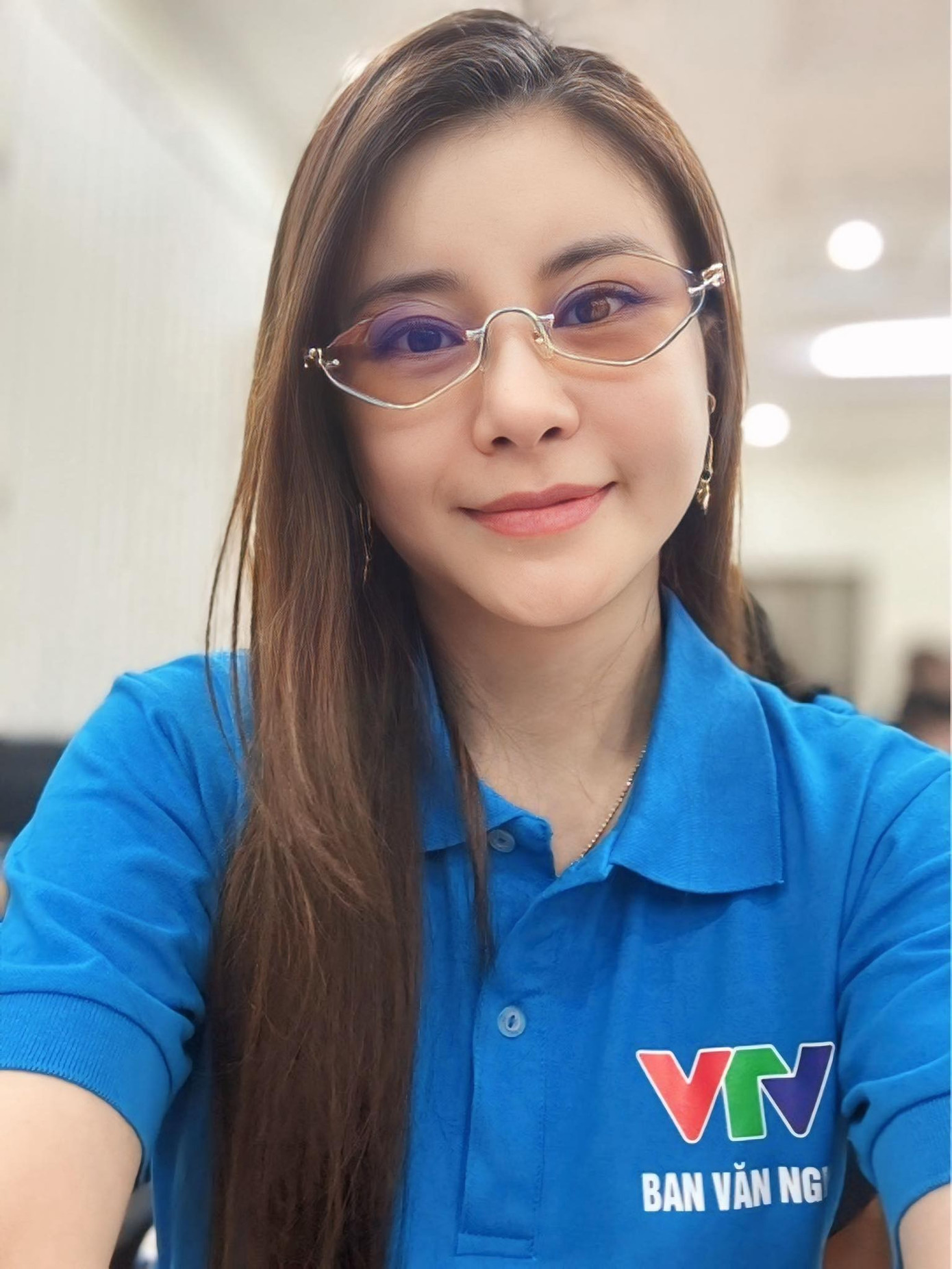 Kim Oanh 'Sóng ở đáy sông' bất ngờ thông báo rời Ban Văn nghệ VTV ở tuổi U50- Ảnh 11. Kim Oanh 'Sóng ở đáy sông' bất ngờ thông báo rời Ban Văn nghệ VTV ở tuổi U50- Ảnh 11.
