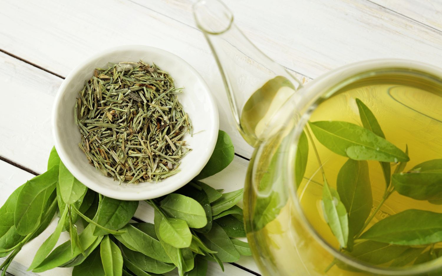 Uống quá nhiều trà xanh gây hại gì?