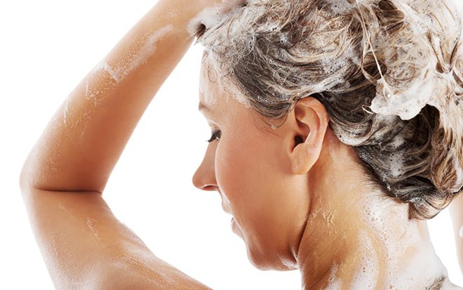 8 thói quen khi gội đầu khiến tóc khô xơ, gãy rụng nhiều