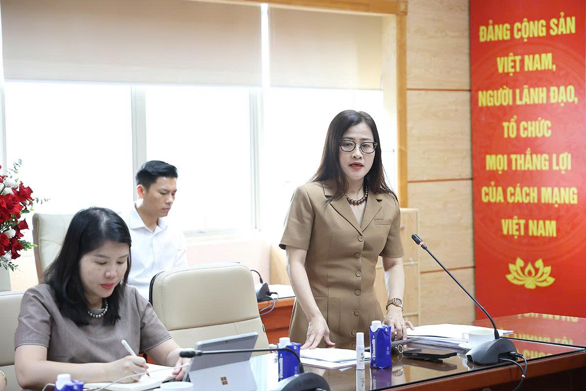 Thứ trưởng Thường trực Bộ Y tế Vũ Mạnh Hà làm việc với Vụ Bảo hiểm Y tế- Ảnh 2.
