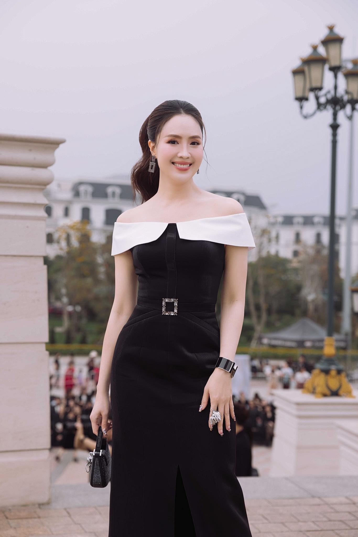 'Mỹ nhân' Hồng Diễm tái hợp 'Nam thần' Mạnh Trường sau 8 năm trong phim mới 'Lằn ranh' của VTV- Ảnh 3. 'Mỹ nhân' Hồng Diễm tái hợp 'Nam thần' Mạnh Trường sau 8 năm trong phim mới 'Lằn ranh' của VTV- Ảnh 3.