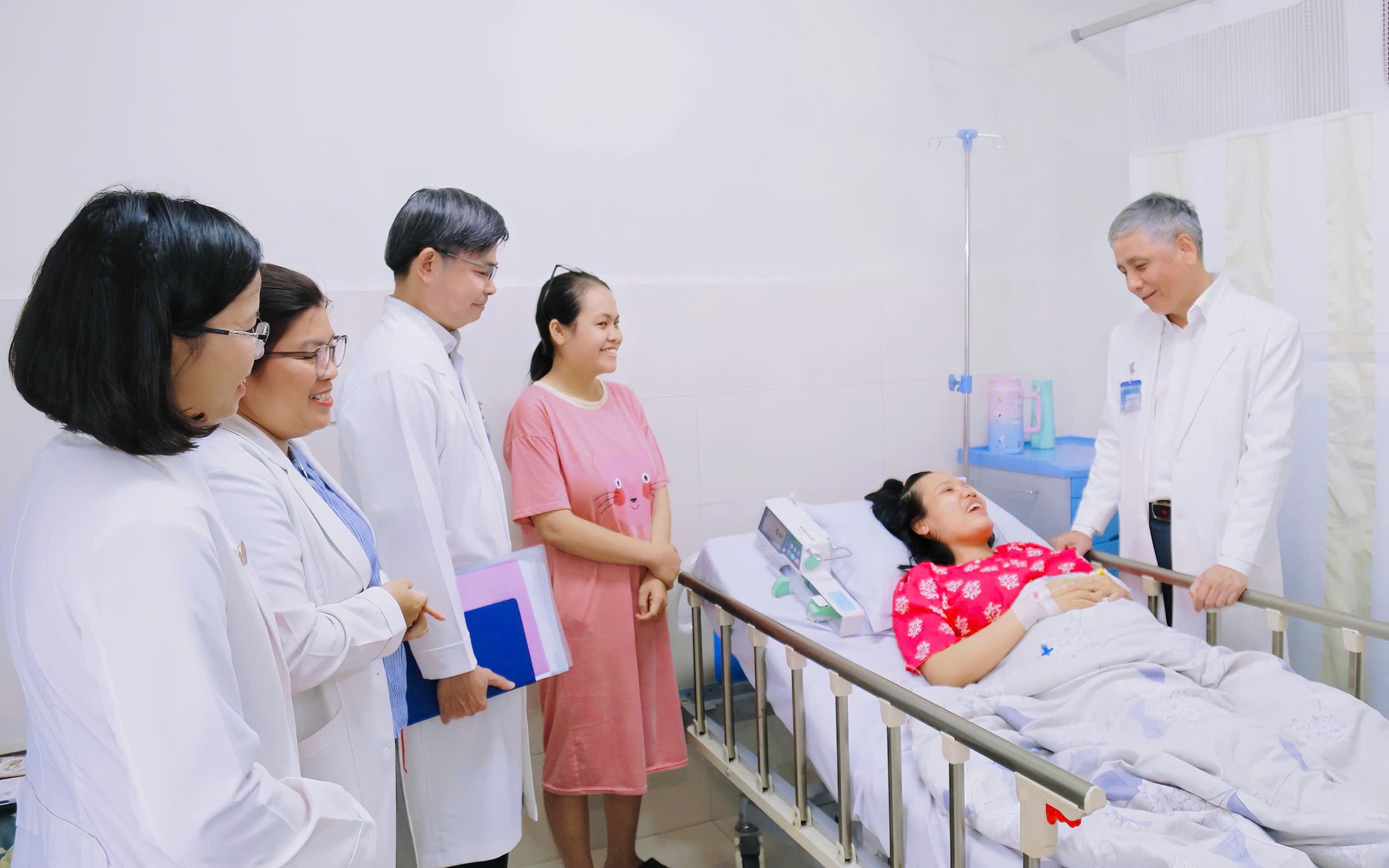 Cứu sống thai nhi 29 tuần tuổi nhờ thông tim ngay trong bụng mẹ