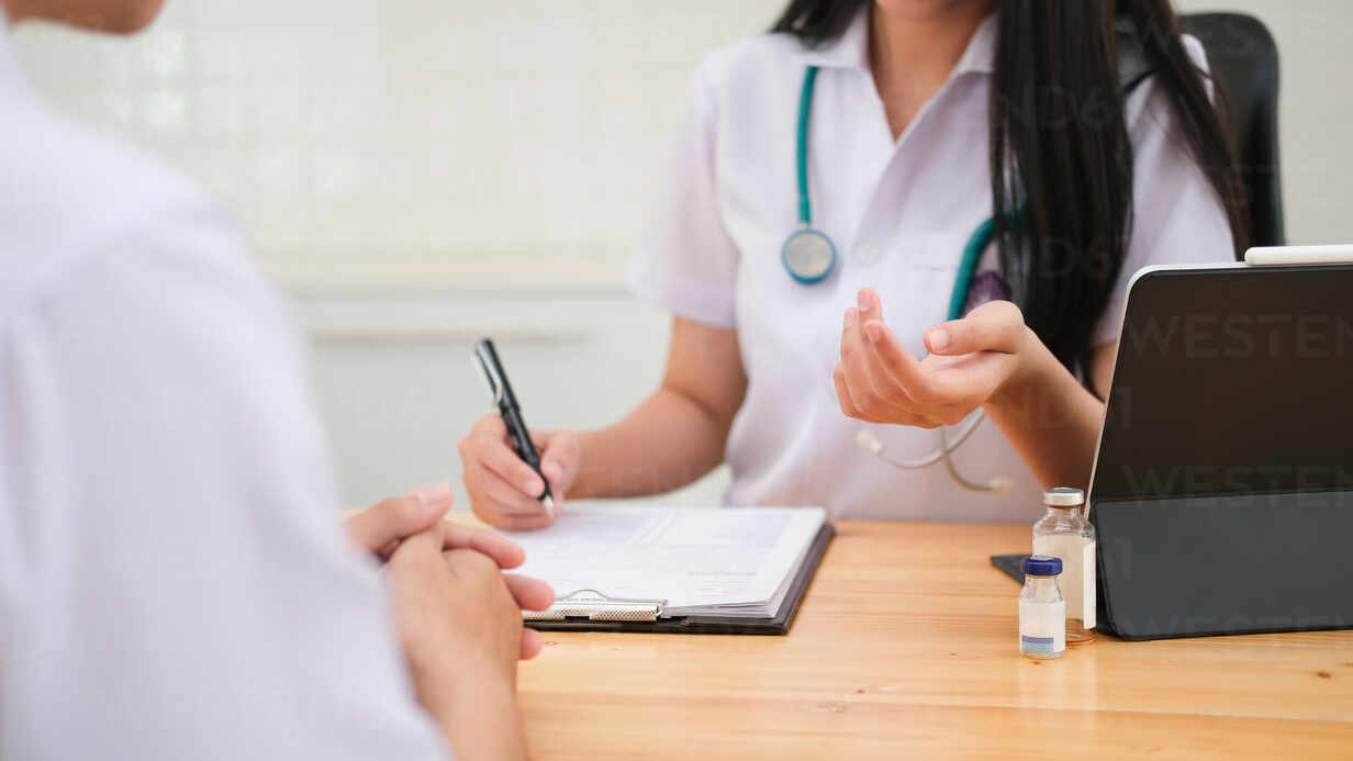 Vì sao không nên uống thuốc dạng viên sủi khi bị tăng huyết áp?- Ảnh 2. Vì sao không nên uống thuốc dạng viên sủi khi bị tăng huyết áp?- Ảnh 2.