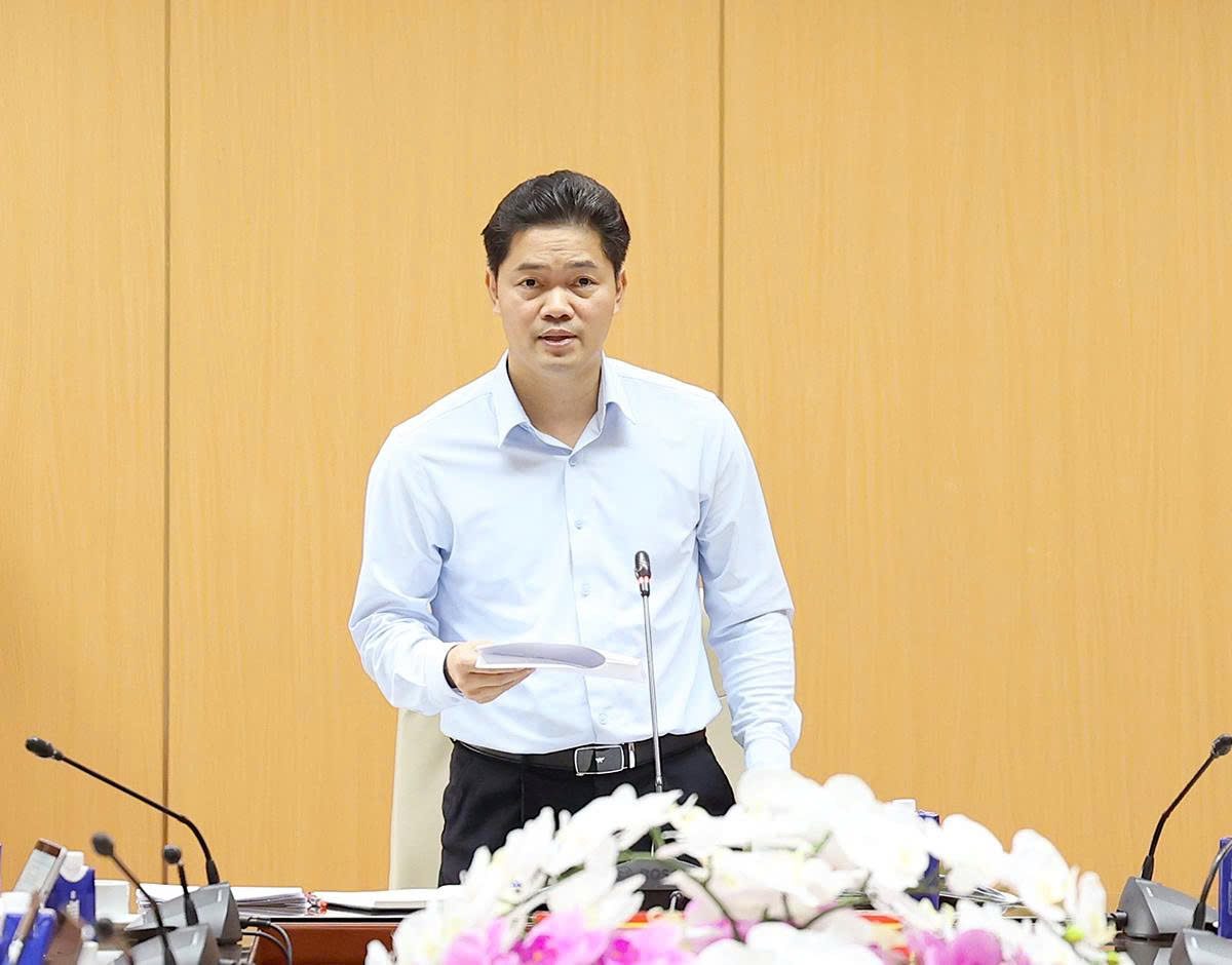 Thứ trưởng Thường trực Bộ Y tế Vũ Mạnh Hà làm việc với Vụ Bảo hiểm Y tế- Ảnh 6.