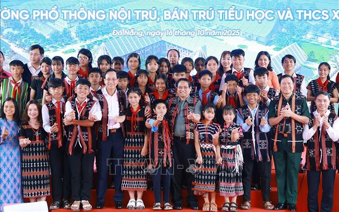 Bộ Công an phối hợp với Nghệ An khởi công công trình an sinh xã hội- Ảnh 6. Thủ tướng Phạm Minh Chính dự Lễ khởi công trường học tại xã biên giới của Đà Nẵng