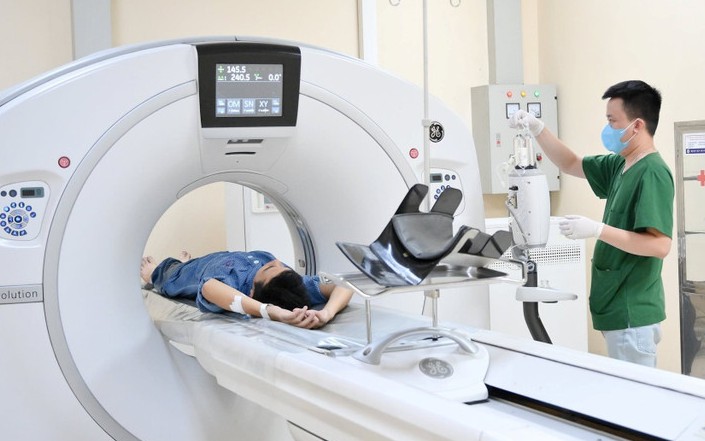 Dự thảo văn kiện trình Đại hội XIV của Đảng: 5 mục tiêu ngành Y tế giai đoạn 2026–2030- Ảnh 2. Dự thảo Báo cáo chính trị trình Đại hội XIV: Xây dựng hệ thống y tế công bằng, chất lượng, hiệu quả, bền vững