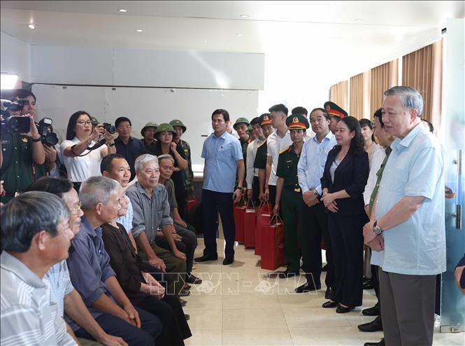 Tổng Bí thư Tô Lâm kiểm tra công tác khắc phục hậu quả bão, lụt tại Thái Nguyên- Ảnh 2. Tổng Bí thư Tô Lâm kiểm tra công tác khắc phục hậu quả bão, lụt tại Thái Nguyên- Ảnh 2.