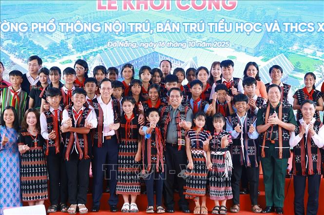 Thủ tướng Phạm Minh Chính dự Lễ khởi công trường học tại xã biên giới của Đà Nẵng- Ảnh 4. Thủ tướng Phạm Minh Chính dự Lễ khởi công trường học tại xã biên giới của Đà Nẵng- Ảnh 4.