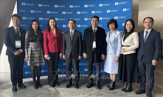 UNESCO thông qua sáng kiến của Việt Nam về 'Thập kỷ quốc tế về Văn hóa vì phát triển bền vững'- Ảnh 3. UNESCO thông qua sáng kiến của Việt Nam về 'Thập kỷ quốc tế về Văn hóa vì phát triển bền vững'- Ảnh 3.