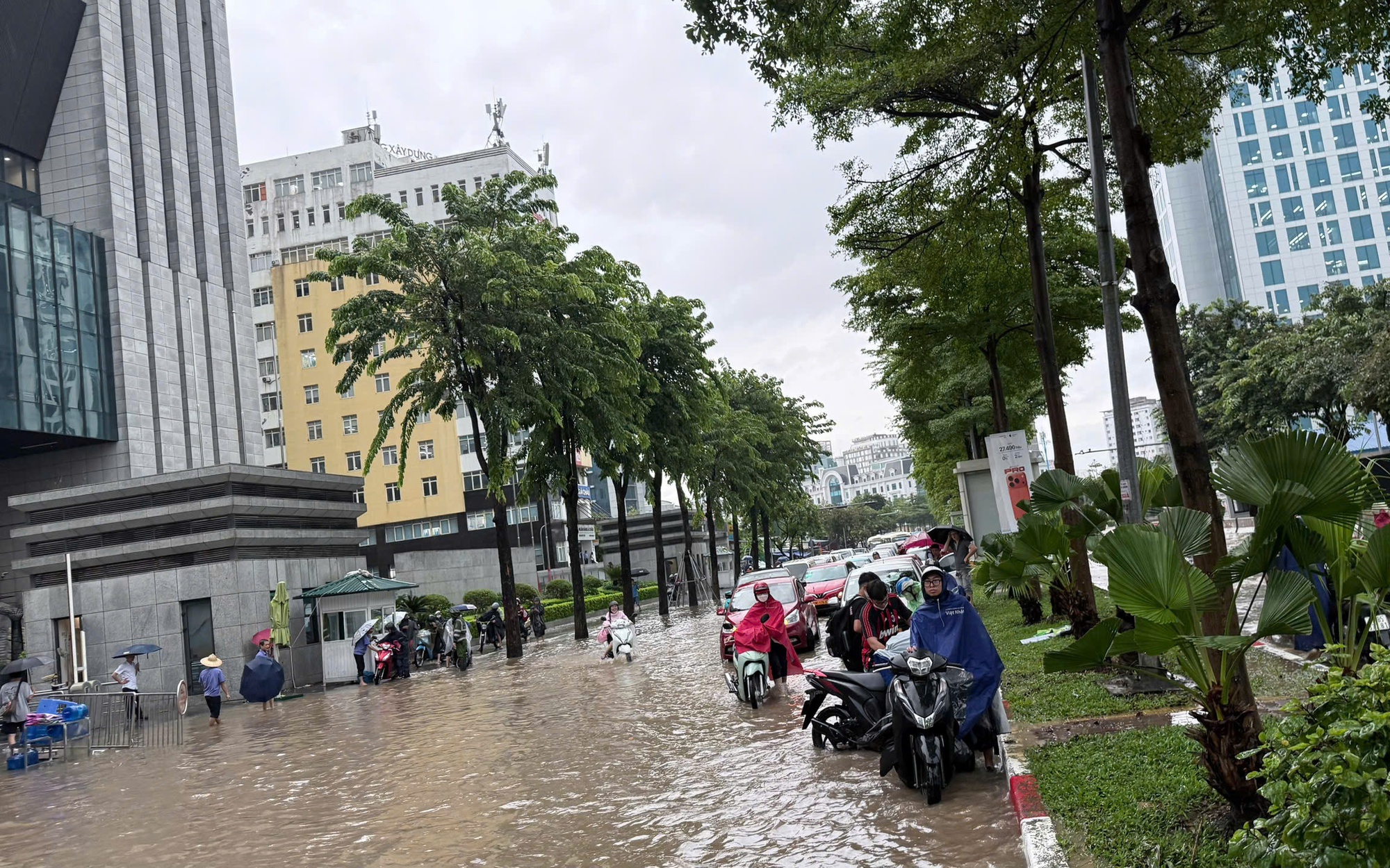 Khẩn trương ứng phó với áp thấp nhiệt đới sắp mạnh lên thành bão- Ảnh 1.