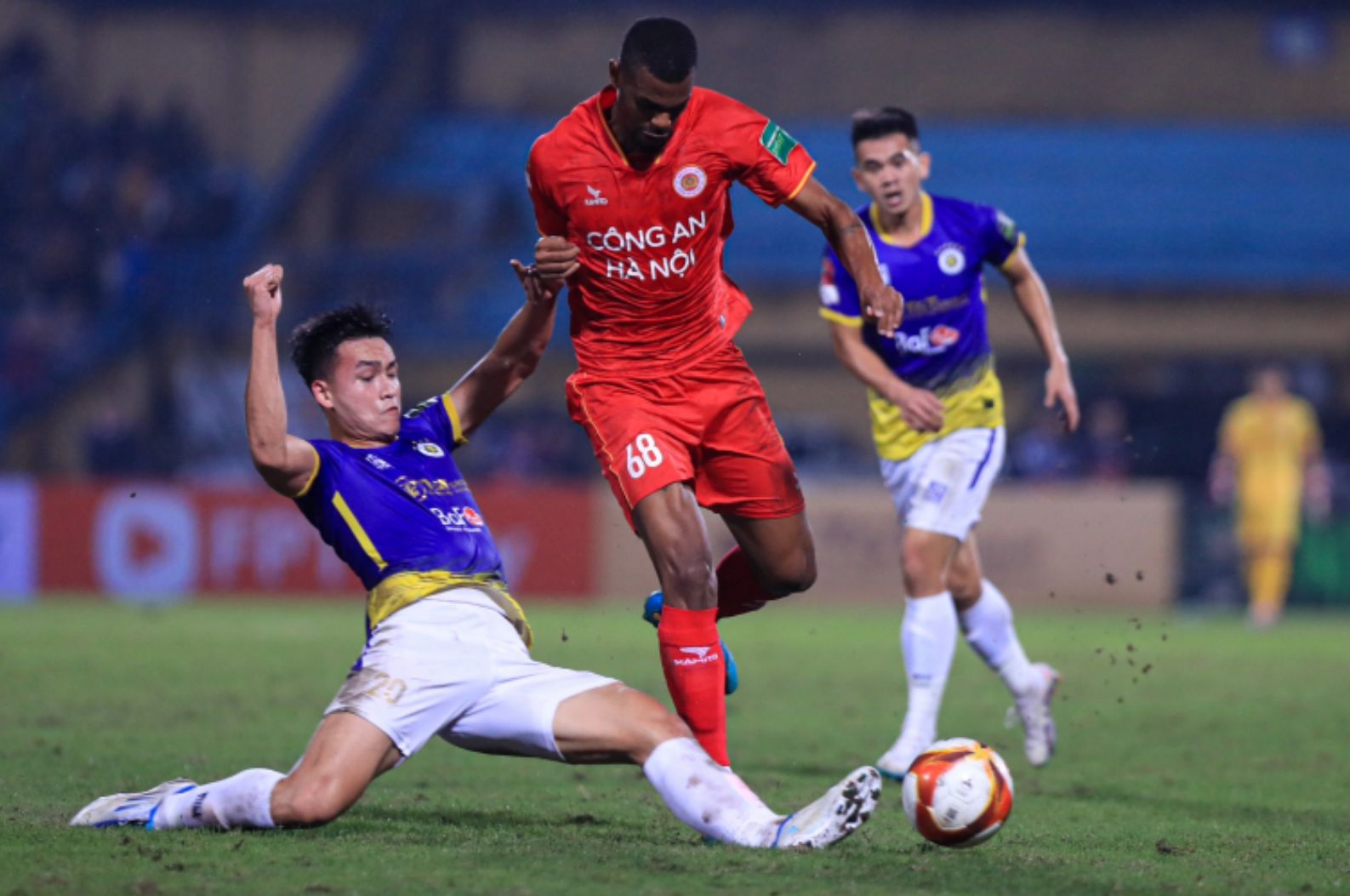 Vòng 7 V-League 2025 - 2026: Hà Nội FC thách thức đội đầu bảng Ninh Bình- Ảnh 1. Vòng 7 V-League 2025 - 2026: Hà Nội FC thách thức đội đầu bảng Ninh Bình- Ảnh 1.