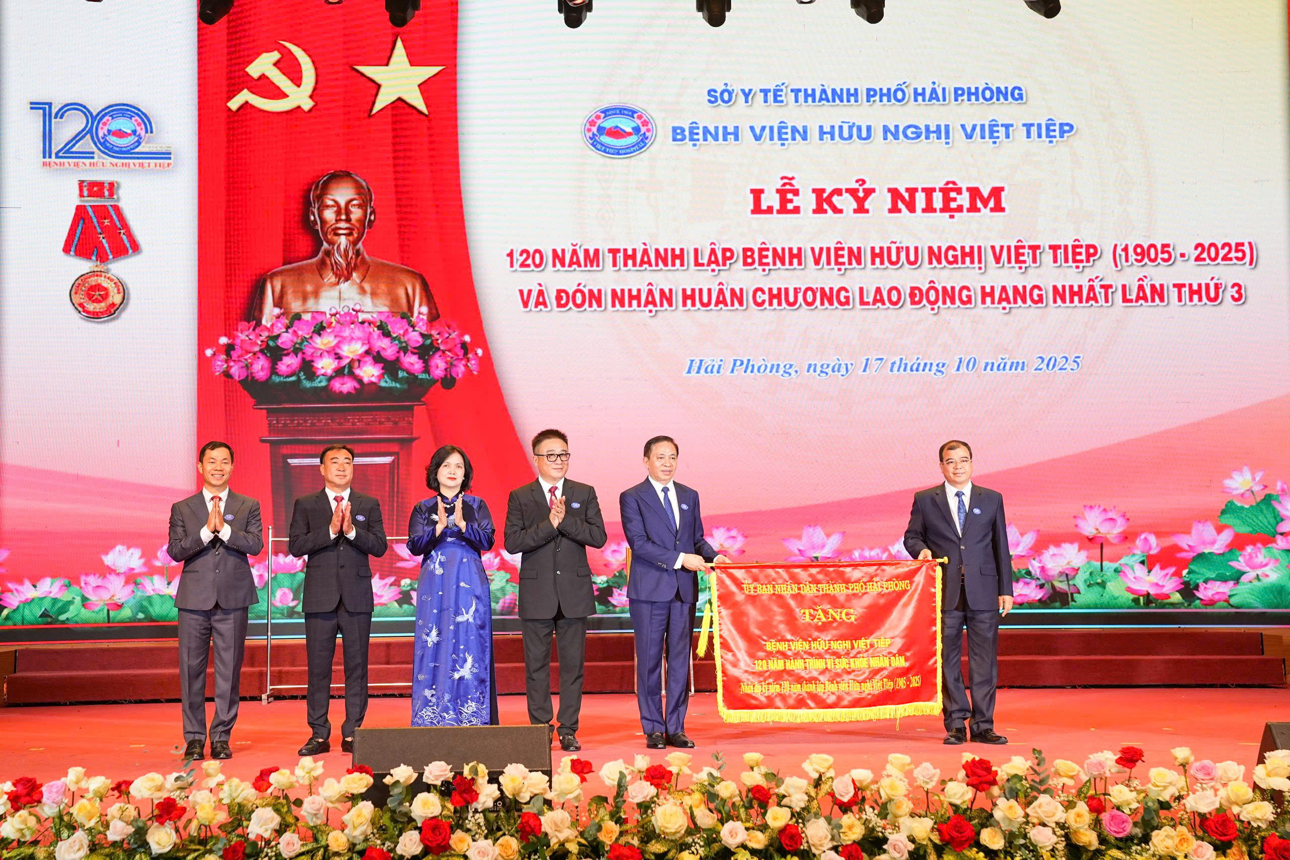 Bệnh viện Hữu nghị Việt Tiệp đón nhận Huân chương Lao động hạng Nhất lần thứ ba- Ảnh 5. Bệnh viện Hữu nghị Việt Tiệp đón nhận Huân chương Lao động hạng Nhất lần thứ ba- Ảnh 5.