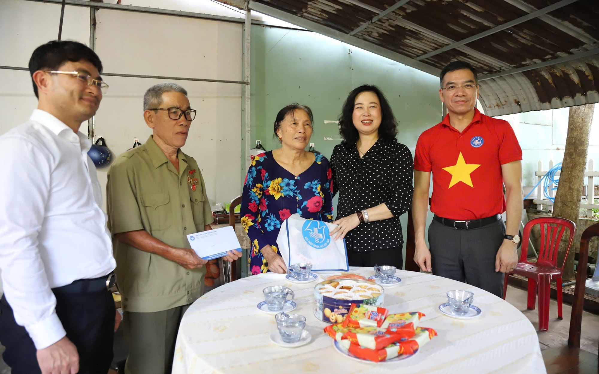 Ngành y tế nỗ lực không ngừng, vượt qua mọi thử thách, lao động tận tụy, sáng tạo vì sức khoẻ nhân dân- Ảnh 4.