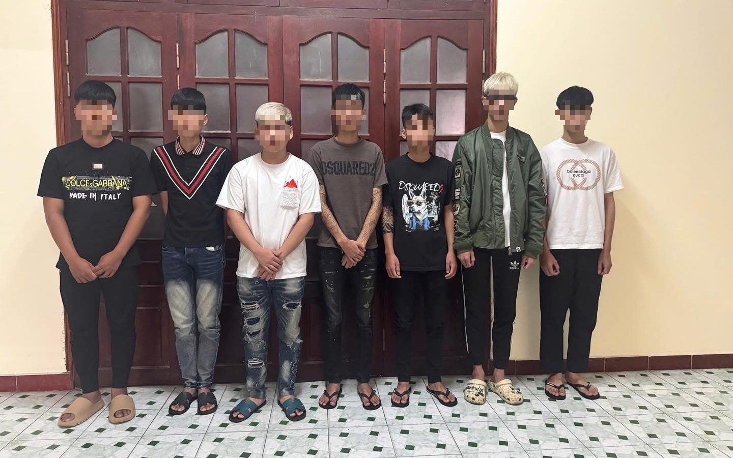 Khởi tố nhóm thanh thiếu niên gây rối, cướp tài sản