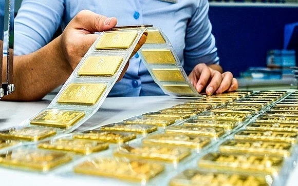 Giá vàng hôm nay ngày 17/10 liên tục tăng rất mạnh lên đỉnh mới