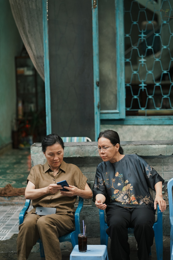 Hồng Đào kết đôi cùng Việt Hương như 'yêu nhau' ở đời thực- Ảnh 1. Hồng Đào kết đôi cùng Việt Hương như 'yêu nhau' ở đời thực- Ảnh 1.