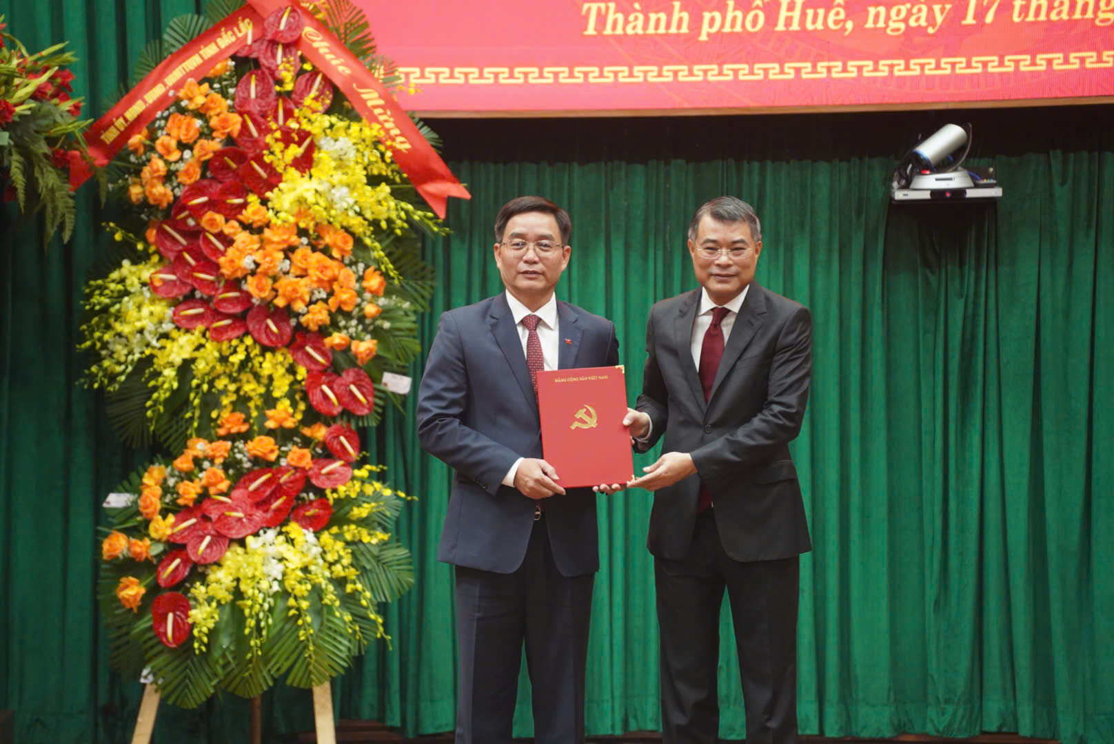 Ông Nguyễn Đình Trung giữ chức Bí thư Thành ủy Huế- Ảnh 1. Ông Nguyễn Đình Trung giữ chức Bí thư Thành ủy Huế- Ảnh 1.