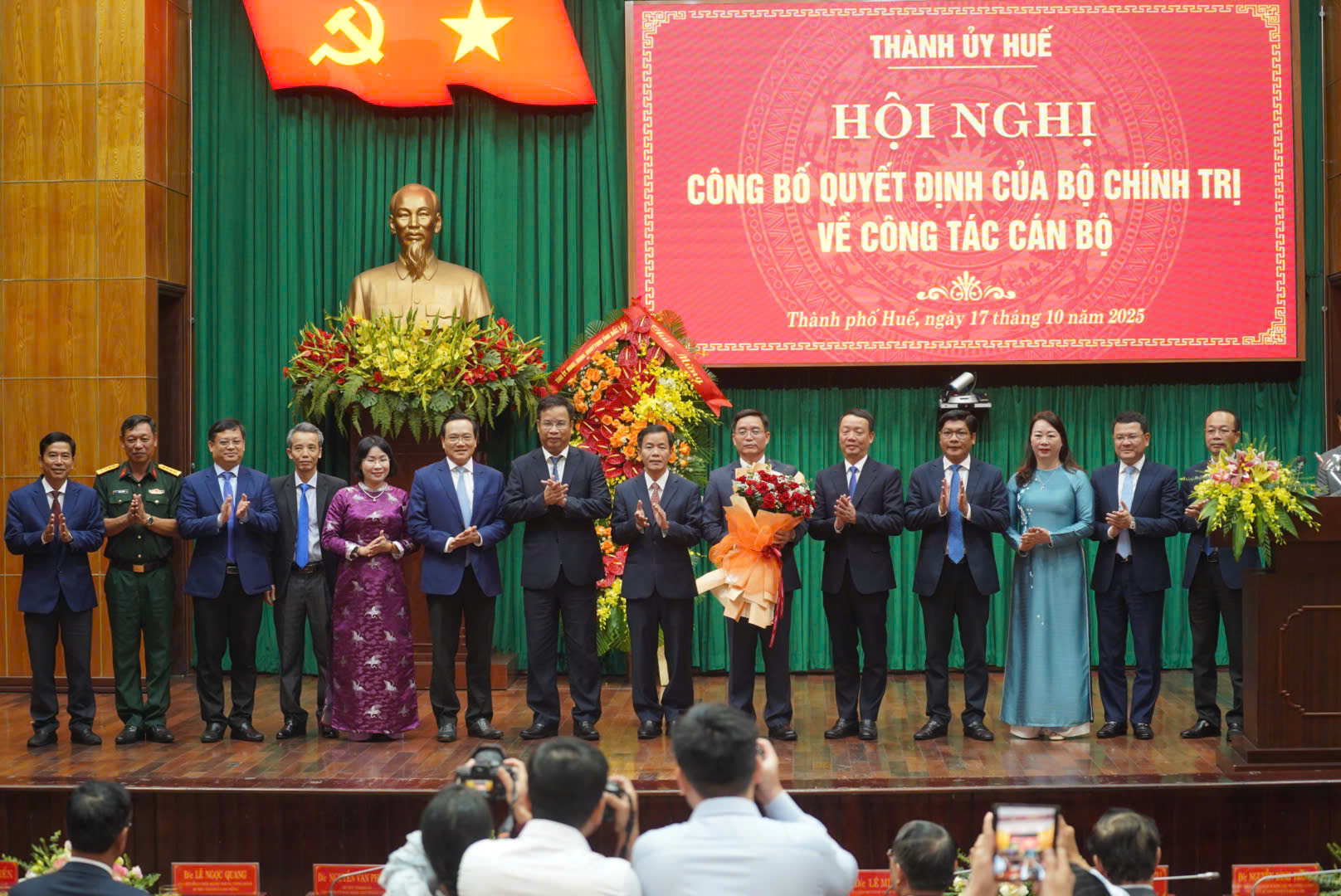 Ông Nguyễn Đình Trung giữ chức Bí thư Thành ủy Huế- Ảnh 2. Ông Nguyễn Đình Trung giữ chức Bí thư Thành ủy Huế- Ảnh 2.